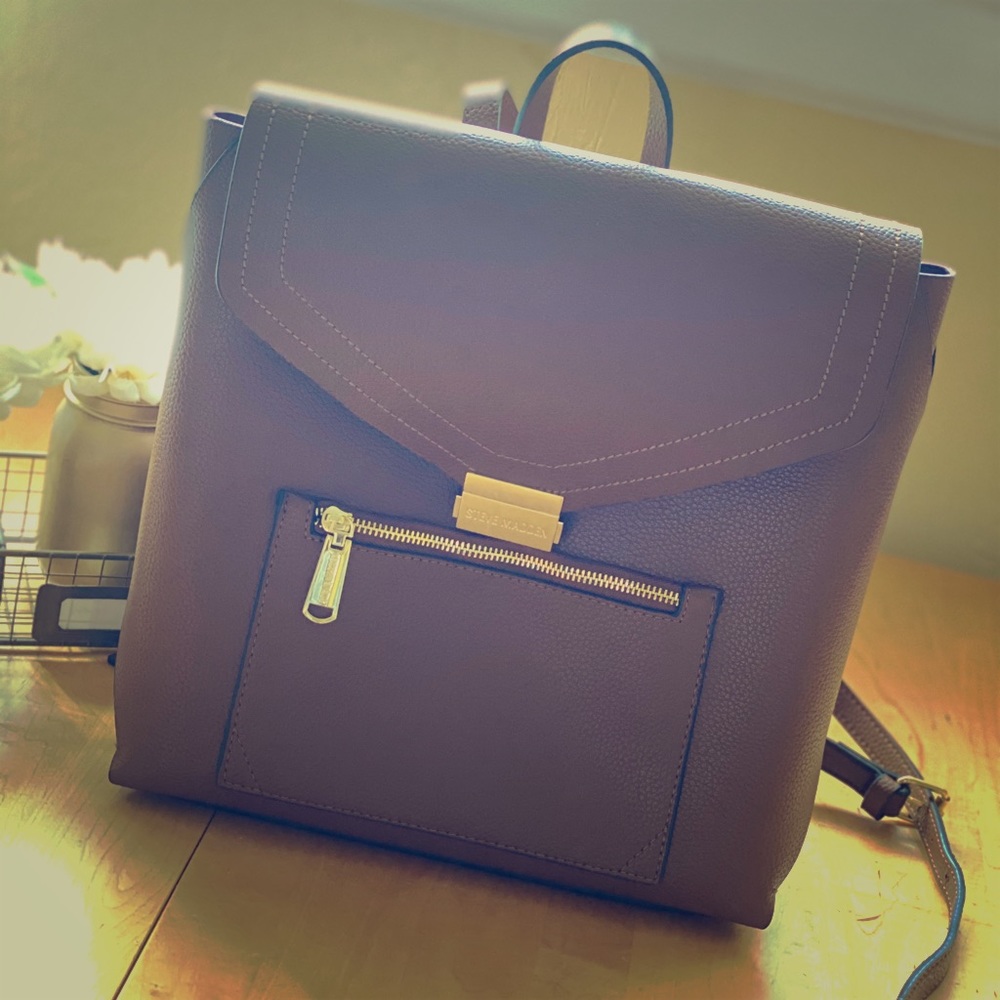 For the Fashionista on the go! 💫🌟💄